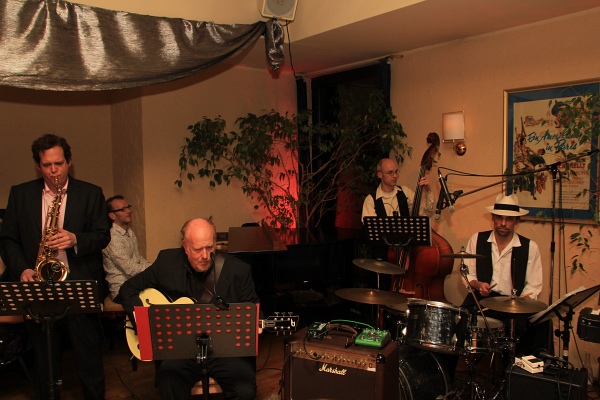 Weihnachtsball   042.jpg